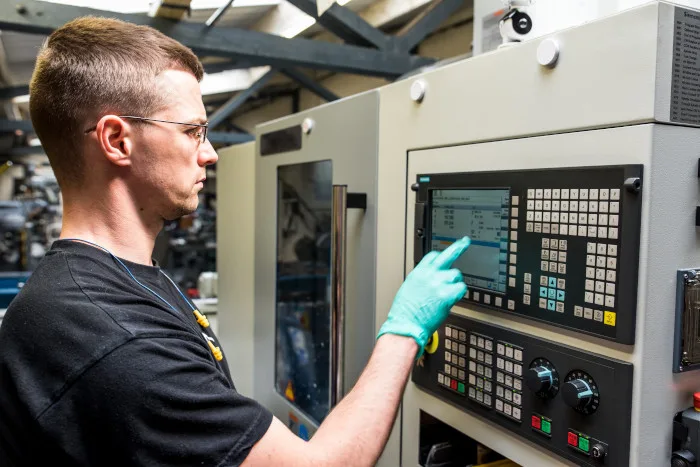 Nabídka práce v Německu - obsluha CNC stroje